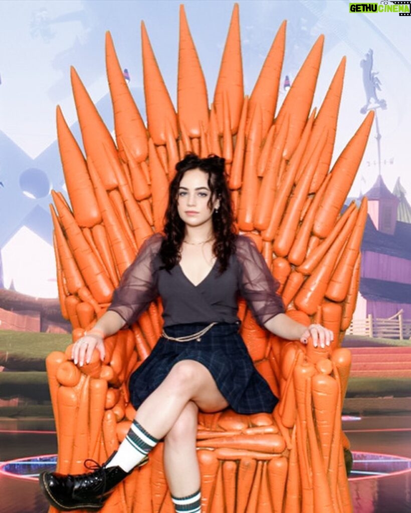 Mary Mouser Instagram - eh, bend the knee, doc. 🥕 #spacejamanewlegacy premiere yesterday was epic - @ashleymousermusic and I killed it at the character matching game… not so much at the pop-a-shot basketball game 😅 but had a 🏀 getting to blast off into the WB Server-verse & deff felt a little looney after all that fun 😜