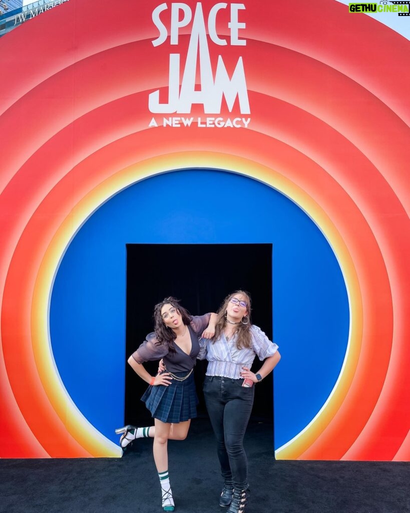 Mary Mouser Instagram - eh, bend the knee, doc. 🥕 #spacejamanewlegacy premiere yesterday was epic - @ashleymousermusic and I killed it at the character matching game… not so much at the pop-a-shot basketball game 😅 but had a 🏀 getting to blast off into the WB Server-verse & deff felt a little looney after all that fun 😜