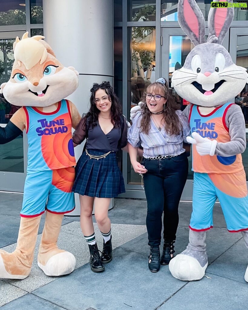 Mary Mouser Instagram - eh, bend the knee, doc. 🥕 #spacejamanewlegacy premiere yesterday was epic - @ashleymousermusic and I killed it at the character matching game… not so much at the pop-a-shot basketball game 😅 but had a 🏀 getting to blast off into the WB Server-verse & deff felt a little looney after all that fun 😜