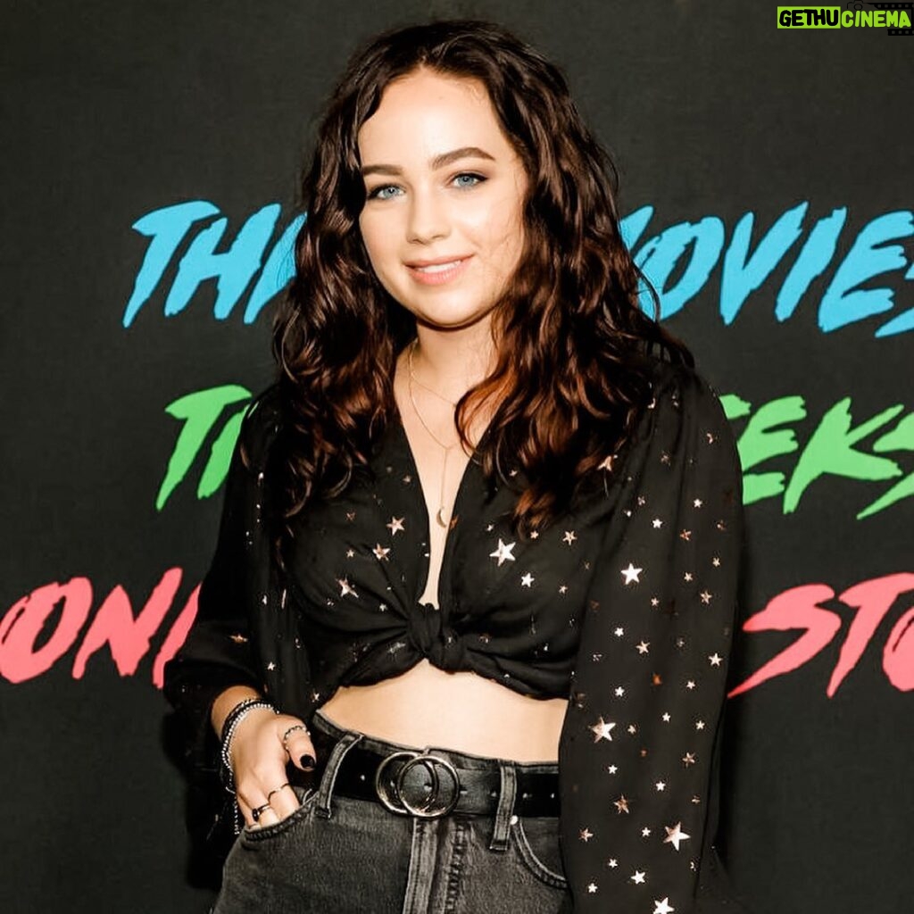Mary Mouser Instagram - 1978, you say? ✌✌✌ had so much fun last night! thanks @netflix for a night of checking over my shoulder for an axe-wielding slasher 😜 #fearstreet & thanks to my bestie @gabrielletomm for always keeping me on my toes and ready to throw down 😈 …and for letting me borrow her @royal.coven shirt from the ACOTAR collection when I missed the drop 🥺