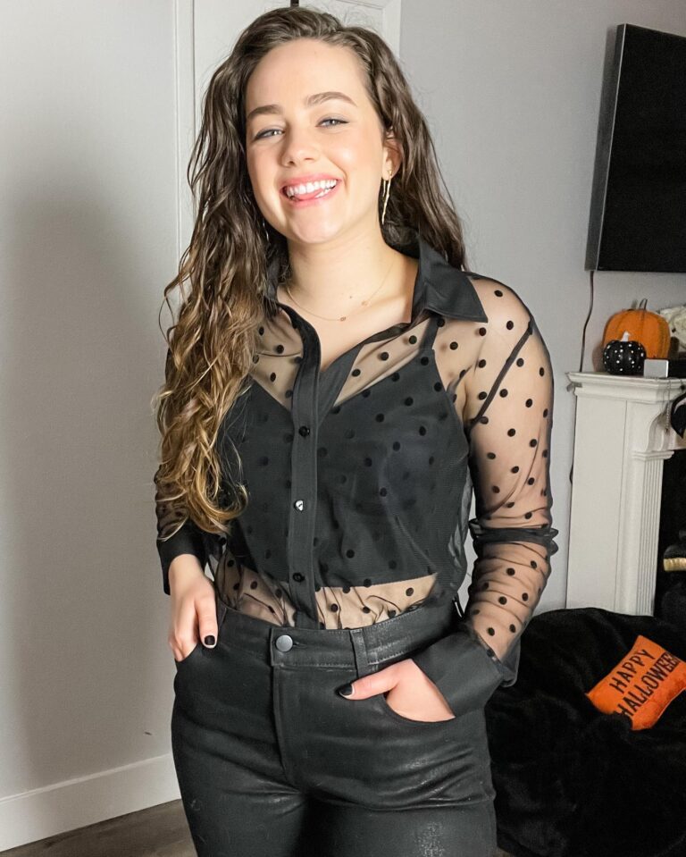 Mary Mouser Instagram - something about this fit really made me go 😋😜🤪 this is another tb, bc I feel like i didn’t get to show off this look enough. I’m obsessed with the ⚫️ and the earrings (can you spot the shape 🧐?) also, do you still have your holiday decorations up? I finally took mine down but the pumpkins and bats were hard to let go of 😭 hair: @michaelduenas make up: @courthart1 styling: @mrmontyjackson top: @lagencefashion jeans: @jbrandjeans earrings: @annasheffield