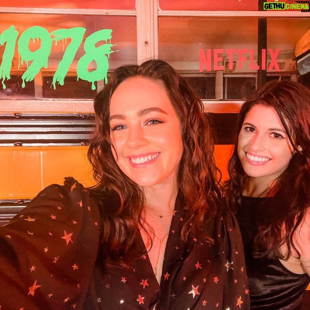 Mary Mouser Instagram - 1978, you say? ✌✌✌ had so much fun last night! thanks @netflix for a night of checking over my shoulder for an axe-wielding slasher 😜 #fearstreet & thanks to my bestie @gabrielletomm for always keeping me on my toes and ready to throw down 😈 …and for letting me borrow her @royal.coven shirt from the ACOTAR collection when I missed the drop 🥺