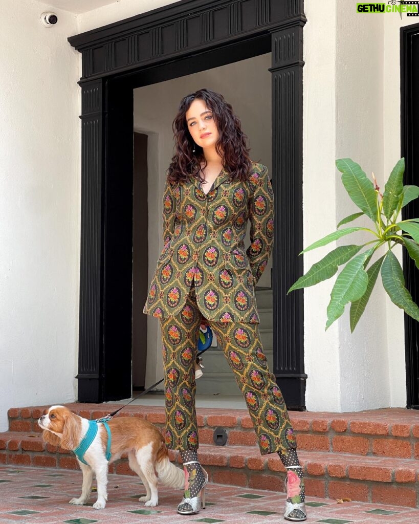 Mary Mouser Instagram - ❤‍🔥🌹❤‍🔥 stylist: @laura_sophie_cox hair: @michaelduenas make up: @courthart1 thanks for making me feel like an absolute rockstar 💚 suit: @gucci shoes: @gucci tights: @richardquinn jewels: @thisisstateproperty & @cathywaterman