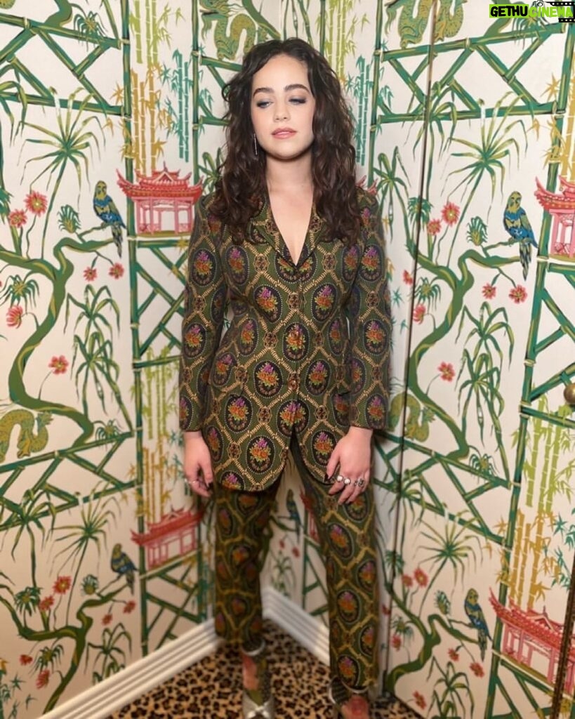 Mary Mouser Instagram - ❤‍🔥🌹❤‍🔥 stylist: @laura_sophie_cox hair: @michaelduenas make up: @courthart1 thanks for making me feel like an absolute rockstar 💚 suit: @gucci shoes: @gucci tights: @richardquinn jewels: @thisisstateproperty & @cathywaterman