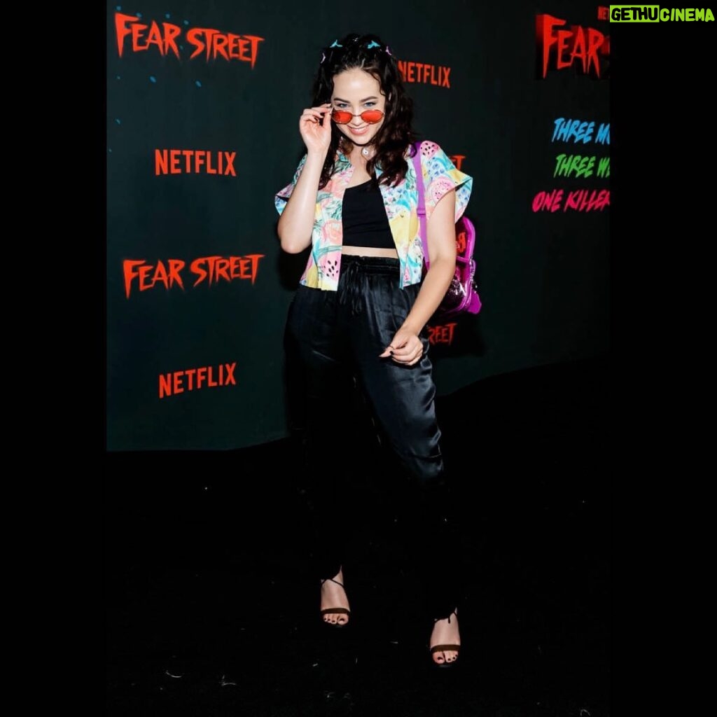 Mary Mouser Instagram - if my giant grin in every pic wasn’t enough to convince you: I had so much fun last night. 90s theme night & a scary movie chill? yes yes yes 😍 ps. no mary’s or @selkiehom’s were harmed in the making of these photos 👻 butterfly clips and knife/baseball bat fights are just how we show our love for one another 💖