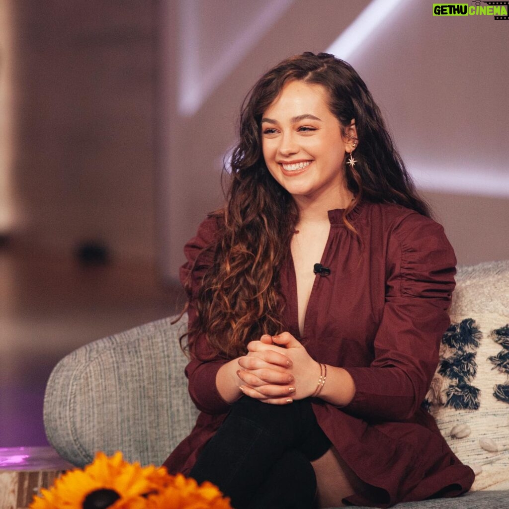 Mary Mouser Instagram - so this my favorite ‘green’ room ever - lots of pink, not much green, and the vibes were EXQUISITE! if you guys haven’t see them already, check out the clips from this super awesome experience on YT! (I was fan-girling the entire time) thanks so much @kellyclarksonshow for having me - will forever adore and happy-scream about this day. (ps. not me JUST NOW remembering I never showed you guys these pics from the KCS green room before the show 🙃) pps. @laurdiy - I didn’t get to keep these jeans so I’d love to get another tutorial from you on making them some day... now just to figure out how to pull the look off 😂 ppps. in case you were wondering: no, I didn’t actually steal the golden 🍌, but I did look up where to get my own. I’m banana-obsessed, iykyk.