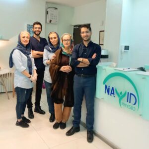Maryam Amirjalali Instagram - باتشکرویژه ازاقای‌دکترتهرانی‌عزیزوکادربسیارخوبشون‌درفیزیوتراپی‌نوید💙