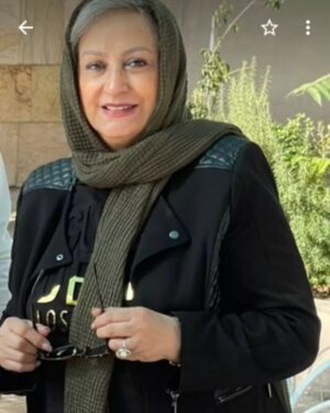 Maryam Amirjalali Instagram - بادرود فراوان به‌عزیزانی که‌
این مدت ازراه دورونزدیک
احوالپرس من‌بودید خدارو
شکر گذارم که‌باکمک اقای
دکتر فعال عریز خیلی بهترم
برای‌شما‌عزیران ودکترنازنینم
ازخداوند سلامتی وموفقیت
ارزومندم‌🙏💙💙💙💙
