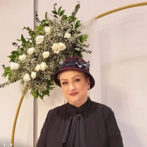 Maryam Amirjalali Instagram - زندگی‌یک رازاست نه یک
پرسش
نه‌‌ معمائی برای حل کردن
نه‌پرسشی‌برای پاسخ گفتن
بلکه‌رازیست برای زندگی‌‌ کردن
رازی برای عشق ورزیدن
برای‌داشتن‌زندگی ارام و
پرازعشق باید تلاش کرد....💙