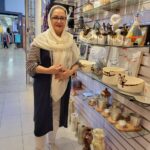Maryam Amirjalali Instagram - تقدیم به اونائیکه‌ ندارمشون میان تمام‌نداشته‌‌ هادوستتون دارم .... شانس دیدنتان راهرروزندارم ولی‌دوستتان‌دارم .... وقتی دلم‌هوایتان رامیکند حق شنیدن صدایتان راندارم ولی دوستون‌ دارم.... وقتائیکه‌ روحم‌ دردمیکند‌میشکندشانه هایتان رابرای‌گریستن‌ندارم‌ولی دوستون دارم‌..... وقتی دلتنیگهایم برای ارام شدن ندارم ولی‌دوستون‌دارم...... اری همه وجودمنین‌ ولی هیچ جای‌زندگیم شماروندارم ومیان‌تمام‌ نداشته هایم بازهم باتمام‌وجود دوستتان دارم‌ ...... ۶خرداد۱۴۰۲ تورنتو💙 ..