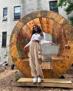 Maryam Basir Instagram - Saturday smiles and good vibes only! 😄✨ Wishing you a fabulous and fun-filled weekend! 💃🏾♥️ #SaturdaySmiles #WeekendVibes #GoodVibesOnly #FunFilledSaturday #MaryamBasir