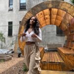 Maryam Basir Instagram - Saturday smiles and good vibes only! 😄✨ Wishing you a fabulous and fun-filled weekend! 💃🏾♥️ #SaturdaySmiles #WeekendVibes #GoodVibesOnly #FunFilledSaturday #MaryamBasir