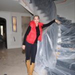 Maryse Mizanin Instagram - Trying to not break a nail!!!! 💅🏻 #ManorMarmiz #renovation #realestate