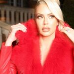 Maryse Mizanin Instagram - Mrs. Claus!!! ❤️❤️❤️ Who loves Christmas like i do?! 🎄 Faux Fur @shopakira Hair @leovalentinohair Photos @victoriasirakovaphotographer