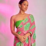 Masaba Gupta Instagram - Ya’all wanted a hot print in sequins? I am giving you a hot print in sequins.Feeling Festive in the ‘Nurvi Sitara’ Saree by @houseofmasaba and super-stay kajal and lips by @lovechildbymasaba ✨| 📸 @mohitvaru | Shop Link in bio
