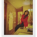 Masaba Gupta Instagram - Turned 35 yesterday 😊 It was perfect.Had a 14 hour work day,came home to balloons & flowers and love,discussed the past,present and future of beauty and the responsibility that comes with being a founder.. while nearly flashing the audience ( forgive me ) @instasattu stayed up to wish me until midnight,while his wife snored which I have no memory of 😅 @tanvishah91 & @neha.m_maisonno7 took the time to come see me while I worked and said the most wonderful,joyful things about life,love and everything in between…all with a side of fries,cake & champagne.Woke up at sunrise. My parents called.Simple love. My cup runneth over 🤎🙏🏻