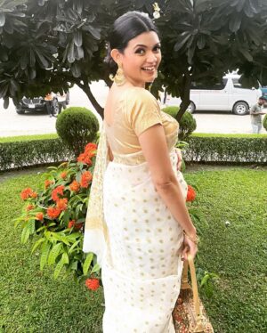 Masuma Rahman Nabila Instagram - want to make the heads turn? Wear a saree!
#sareelove