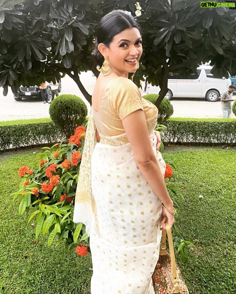 Masuma Rahman Nabila Instagram - want to make the heads turn? Wear a saree! #sareelove