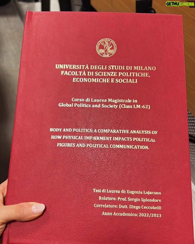 Matilde Gioli Instagram - Mi hai fatto piangere. Sei una forza della natura, brava bubina siamo tutti orgogliosi di te. Papà più di tutti ♥️ @eugilojacono #dottoressa