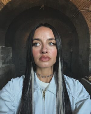 Matilde Gioli Instagram - Parlare con te è come cercare di afferrare il vento con le mani. 🐅