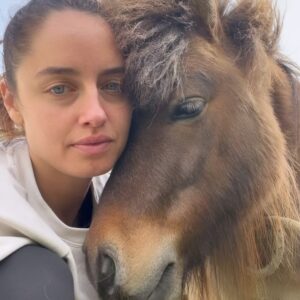 Matilde Gioli Instagram - Basta davvero pochissimo.