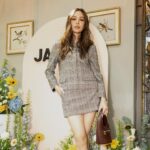 Matira Tantiprasut Instagram - @JaspalOfficial เปิดตัวคอลเลกชั่นล่าสุด Modern Romantic เผยความโรแมนติกผ่านพรรณดอกไม้ ผนวกกับความเฟมินีน ความมั่นใจ แสดงออกผ่านความสดใสผ่านโทนสีพาสเทล พร้อมหยิบยกลวดลายดอกไม้ในฤดูร้อนของอังกฤษ ในดีไซน์แพทเทิร์นที่ทันสมัยและโมโนแกรมตัวอักษร JJ เอกลักษณ์ของ Jaspal นำมาร้อยเรียงลงบนเสื้อผ้าหลากหลายไอเท็ม #JaspalModernRomantic