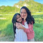 Maya Karin Instagram - My sweetheart!! 🌸 My anak dalam filem #telagasuriram My darling