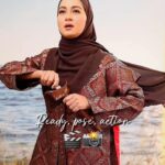 Maya Karin Instagram - Lights, camera, action!📸🎬 Capturing the enchantment of Tun Fatimah's timeless beauty with the ever-graceful ✨Maya Karin✨ Join us behind the scenes as we bring history to life, unveiling the elegance and heritage of a bygone era. Through the lens, we aim to inspire and empower women to embrace their heritage and forge their own unique paths. 📸✨💪 #sofearose #sofearosexmayakarin #tunfatimah #kisahwanitaagung