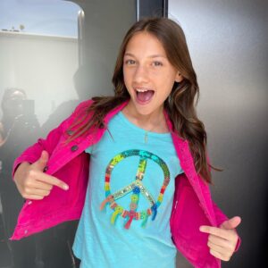 Maya Le Clark Instagram - Four weeks just went by too fast with my ⚡️Thunderfam⚡️and I will miss them soooo much! I really feel like we are family 💙. Thank you so much to the creators, producers, cast, and the awesome crew - I can’t believe what they do to make it all happen! The sets were so cool and the wardrobe was amazing!!!! And everyone was so kind! Hope you love the movie!!! #thethundermansreturn  Thank you to #paramountplus and #nickelodeon