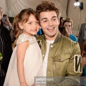 Maya Le Clark Instagram - Throwback to my first #kidschoiceawards when we won for Best Kids Show! ⚡️🧡