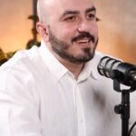 Mays Anber Instagram - طريق الحياة العملية عمره ما كان سهل.. خصوصا للشخص الي يعتمد على نفسه ويبدء من الصفر.. احجولنا بالتعليقات عن قصص نجاحكم، والتحديات الي واجهتوها، يمكن تكونون ضيوف سالفتنا القادمة … واسمعوا قصة رجل الأعمال العراقي هادي ليث مؤسس شركة رونق الدار المختصة بالوكالات التجارية وتسويقها.. تابعوا الحلقة كاملة على قناتنا باليوتيوب الرابط في البايو .. @hadi.la ‎‏@maysanber ‎‏@alhadithy_ibrahim ‎‏@shahadsallam ‎‏@rabdigital_uae ‎‏@almajeed97 ‎‏ali_karsli ‎ ‏#salfa_cast ‏‎#ميس_عنبر #سالفة_كاست #العراق #سالفة_cast ‏#podcast #iraq #baghdad #بودكاست