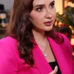 Mays Anber Instagram - الحلقة التاسعة من سالفة كاست الآن على اليوتيوب.. ضيفة الحلقة الدكتورة رسل النعيمي خبيرة الطاقة ومدربة حياة .. وسوالفنا كانت فيها الكثير عن العلاقات العاطفية والخيانة، قرار الزواج والإنجاب، والأضرار النفسية للتعنيف.. @salfa_cast Director: @alhadithy_ibrahim Content: @shahadsallam production: @rabdigital_uae Post production: @almajeed97 & @ali_karsli2 ‎ ‏#salfa_cast ‏‎#ميس_عنبر #سالفة_كاست #العراق #سالفة_cast ‏#podcast #iraq #baghdad #بودكاست