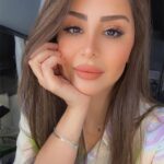 Mays Anber Instagram - سلفي سريع 😎وراها اارجع للتصوير ‎‏‎#ميس_عنبر #سالفة_كاست #العراق #سالفة_cast ‎‏#podcast #iraq #baghdad #بودكاست ‎‏#salfa_cast