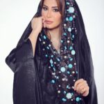 Mays Anber Instagram - يا ام العباية حلوة عباتج يا سمرة هواية زين بصفاتج هله وميت هله يا ريم الفلا مو كلبي امتله من نور وجناتج جلسة تصوير غلاف مجلة مجلة كل الاسرة @kulalusra شكرا المبدعة طيبة ذياب ودار خاتون على الهاشمي والعباية @teebadhiab @darkhatoonfashions شكرا لفريق العمل ❤️❤️ اعداد واشراف @rana_mehranian خبير المظهر @eliomoussallem تصوير @charbelnounphotography مكياج @hildadaagher شعر @georgesmattarofficial
