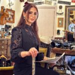 Mays Anber Instagram - بين الماضي والحاضر شنو رايكم بميس؟ … انتيكات ترسم مستقبل مختلف وعالم لايمكن تصوره … منو يحب يجمع انتيكات مثل هادي؟؟؟ @hadi.la