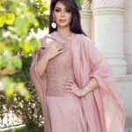 Mays Anber Instagram - من المفاهيم الخاطئة في ايامنا هو احترام الناس الك يعتمد على مظهرك الخارجي 😨وشكد لابس غالي!! انتو هم داتعانون من هالشي