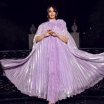 Mays Anber Instagram - شلوونكم وشلون رمضان وياكممممم طمنوني ؟؟🥰اني كلشش احبه الاجواء والروحانيات وهذا الفوتوسشن المخيف ابدعت @alhadithy_ibrahim 👏 الفستان الرمضاني تصميم رغد شبر @styleme.2019