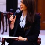 Mays Anber Instagram - من دواعي سروري ونقطة فاصلة في مسيرتي الاعلامية محاورة رئيس الوزراء العراقي سيادة محمد شياع السوداني في جلسة التعرف على برامج المجلس الاعلى لشؤون المراة … الجلسة كانت بإشراف الدكتورة شهباء العزاوي مستشار رئيس الوزراء لشؤون المرأة @shahbaaalazawy …. الحمد لله حتى يبلغ الحمد منتهاه … الحمد الله كدرت اثبت ان المرأة العراقية بالعمل والاصرار تكدر توصل وتحقق حلمها وتعكس صورة جميلة عن وطنها