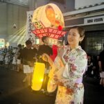 Mayu Hotta Instagram - ・ 映画『バカ塗りの娘』 撮影から約1年ぶりに弘前に 帰ってくることができました🌼 劇中では青森の四季折々の風景が 映し出されているのですが。。。 その中にはねぷたも✨ 地域の方とのご縁が繋がり鶴岡監督と共に 弘前ねぷたまつりに参加させていただきました。 絵の煌びやかさに魅了され 掛け声から元気をいただきました。 弘前の皆さんありがとうございました！！ 映画は8月25日青森先行公開。 9月1日全国公開です！ よろしくお願いします。 @bakanuri_movie #バカ塗りの娘