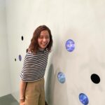 Mayu Hotta Instagram - ・ 🌳CASA LOEWE Omotesando🌳 日本展開50周年を祝して、 京都の陶芸制作ユニット「スナ・フジタ」と LOEWEのコラボ商品ががたくさんありました。 可愛くて優しいタッチの世界観を ずっと見つめていたくなりました。 アイテムやお洋服はもちろんですが 店内の数多くのアート作品は、 美術館のようです。 皆様もぜひ足を運んでみてね🌼 #LOEWE #LOEWEOmotesando #ThanksLoewe