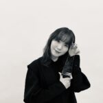 Mayu Matsuoka Instagram - ザテレビジョンドラマアカデミー賞にて 主演女優賞をいただきました。 「最高の教師」から 芦田愛菜さんも！🎊 スタッフ、キャスト みんなで突き詰めた日々が こういった形でお祝いいただき 心から嬉しいです。 ありがとうございます。 「最高の教師」は ディレクターズカット版が Huluにて配信されています。 放送にはないシーンも 盛り込まれており テレビ放送でご覧いただいた方も 新しい視点で楽しんでいただけると思います。 #最高の教師