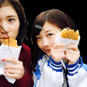 Mayu Matsuoka Instagram - 伊藤沙莉とのポッドキャスト番組
「お互いさまっす」

本日配信開始しました！
ほんとうに
お待たせしました。

2月の募集のときに
メールをくださった方

ずっと待っていてくださった方

心からありがとうございます。

大抵の配信アプリから聞けますので
隙間時間にぜひ🫶

#伊藤沙莉

#お互いさまっす
#こんなにお待たせしながらアイコンが準備中ですみません
#初回は２本同時配信です
#いろんな気持ちをシェアして
#お互いさまっすな水曜日にしましょう♡