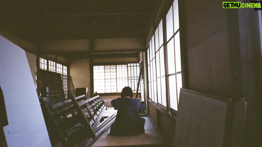 Mayu Matsuoka Instagram - #舞妓さんちのまかないさん かわいいかわいい キヨ　#森七菜　ちゃんと すみれ　#出口夏希　ちゃん Netflixにて配信中です #テスト中のなっちゃん と #空き時間はいつも台本に何かを書いていたななちゃん