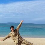 Mayu Matsuoka Instagram - 新しくなった金麦のオフ！は エメラルドーーーーーーーッ なのです。 清々しいパッケージに癒されながら お家でゆっくり乾杯してオフりましょう😊 #今日もおつかれさまでした #明日もほどほどにがんばろう #金麦のオフ は #エメラルドだねえ #沖縄で撮ったよ #海でパジャマは初体験でしたが #最高でした😉