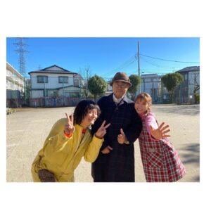 Mayu Matsuoka Instagram - 新国立劇場で上演中の「日本の歴史」
観劇しました👁.

初演のときも、
足の親指からゾワゾワゾワっと
興奮が全身を渦巻きました　が
さらにパワーアップしていた😆！

汗かなんかでマスクはビチョ濡れ
また観たい！

#写真はアマゾンプライムビデオで配信中の
#誰かが見ている
#撮影時のものです　🎥

#🎋
#だわね〜
#浴衣のお子さんをちらほら見かけた

#出店いっっぱいの
#お祭り行かせてあげたいね