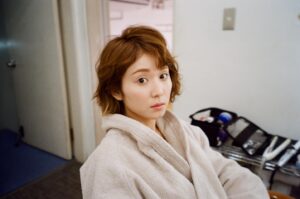 Mayu Matsuoka Instagram - 一つ歳を重ねました。

ひとつひとつ、向き合って
みなさまに届けられるよう努めて参ります

いつもありがとう🌱
どうかご自愛ください

#それはそうとお正月ぶりの投稿になってしまった🤔.
#松岡茉優27歳は
#インスタに投稿できるような写真をもっとたくさん撮るんだ
#またランチライブで一緒に食べようね🍵
#春休みとかね