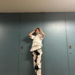 Mayuu Yokota Instagram - 今月もラヴィット！ありがとうございました❄️ そして昨日は代役MCあたたかく見守ってくださりありがとうございました🥹 MCの席はとっても緊張したけど、隣には心強い川島さんがいて、顔を上げれば木曜日を盛り上げてくれる皆さんのお顔がよく見えて、前回よりも楽しんで努めることができた気がします！ また次のラヴィット！も見逃さないでくださいね♡~