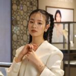 Mayuu Yokota Instagram - 今年で創業100周年を迎えるイタリアのジュエリーブランド Damiani💍🤍 銀座三越 本館1階 ザ・ステージ にポップアップストアがオープンしています 私は先行発売のピンクゴールドのマルゲリータ ネックレスを身につけて遊びに行ってきました！ イタリアのヴァレンツァで今では珍しいひとつひとつハンドメイドされていて、遠くからでも煌めくダイアモンドがとても印象的です🤍🤍🤍 1月24日(水)から2月6日(火)まで期間限定で開催しているので是非遊びに行ってみてね☺︎ @ damianiofficial #Damiani #DamianiMargherita #Handmade #MadeInItaly #PR