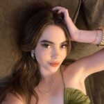 McKayla Maroney Instagram - Merry Christmas Eve from my couch to yours 🍪🎄🕊🎁✨ 🦌