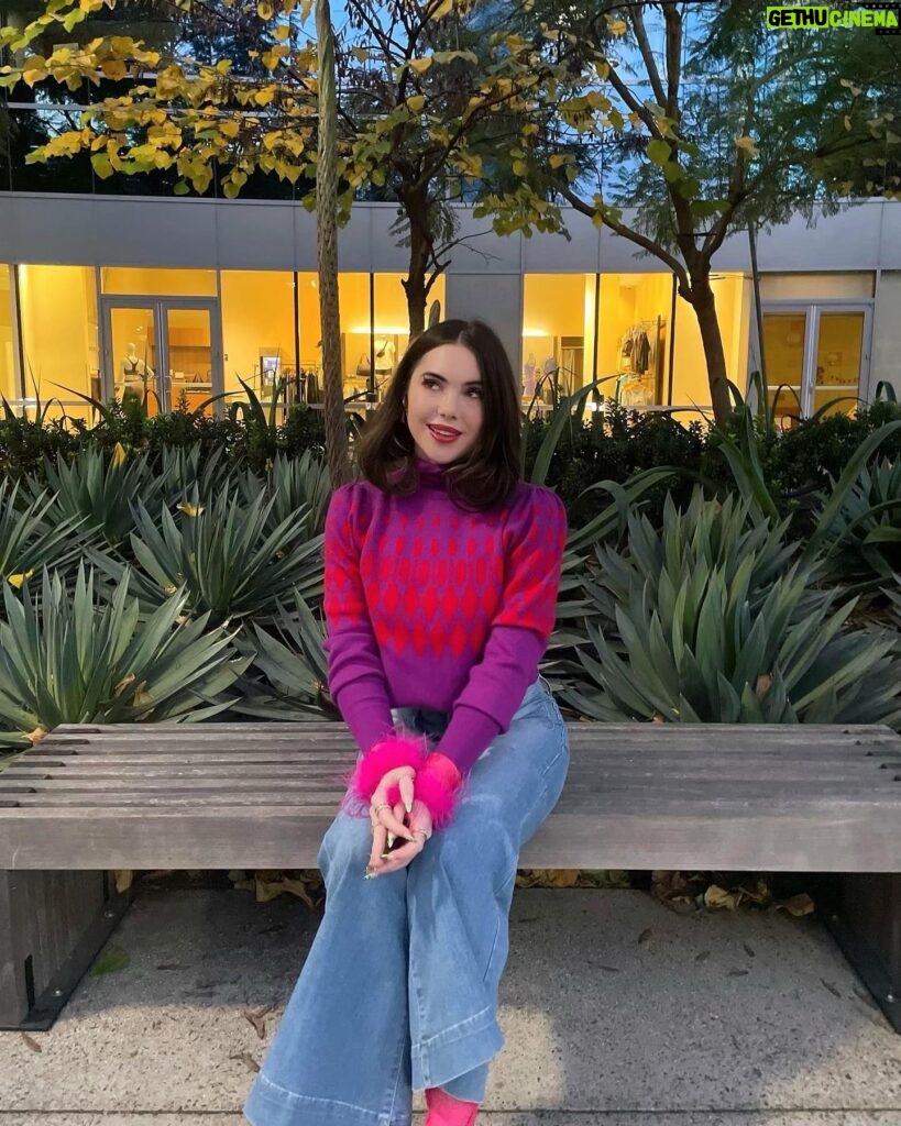 McKayla Maroney Instagram - Holiday sweaters>>>🎀💘💝🏹🫀